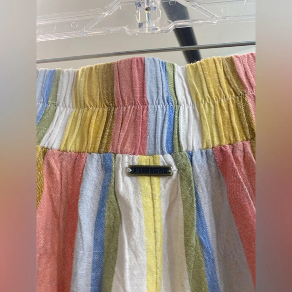 BillaBong|| Walk it off Linen high waisted shorts with stripes and pockets. - Picture 7 of 8